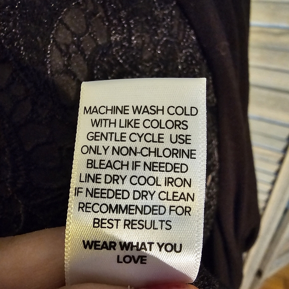 Torrid Woman's Lace Sleeved Raglan Jersey Tee New with Tags. - Picture 7 of 10